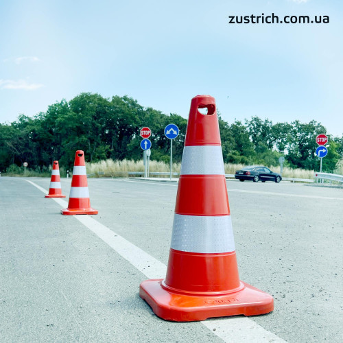 Flexible traffic cones KDR09-4-E 50cm buy from a warehouse, availability, low price in UAH Flexible traffic cones KDR09-4-E 50cm buy from a warehouse, availability, low price in UAH