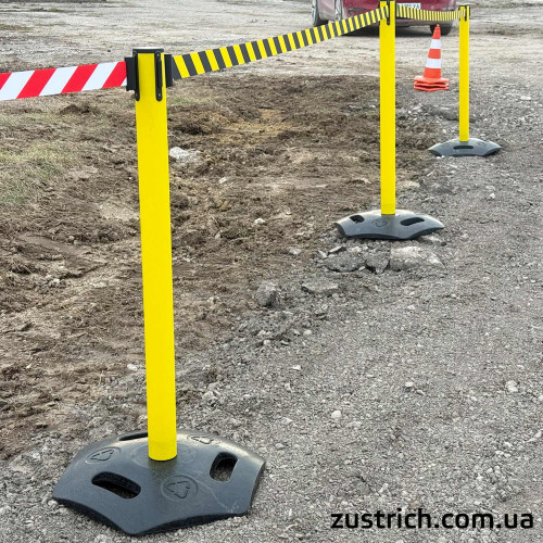 Пластикові стійки з витяжною стрічкою ЛТП01 жовто-чорна 3м - купити вуличний тенсатор за ціною в грн Пластикові стійки з витяжною стрічкою ЛТП01 жовто-чорна 3м - купити вуличний тенсатор за ціною в грн